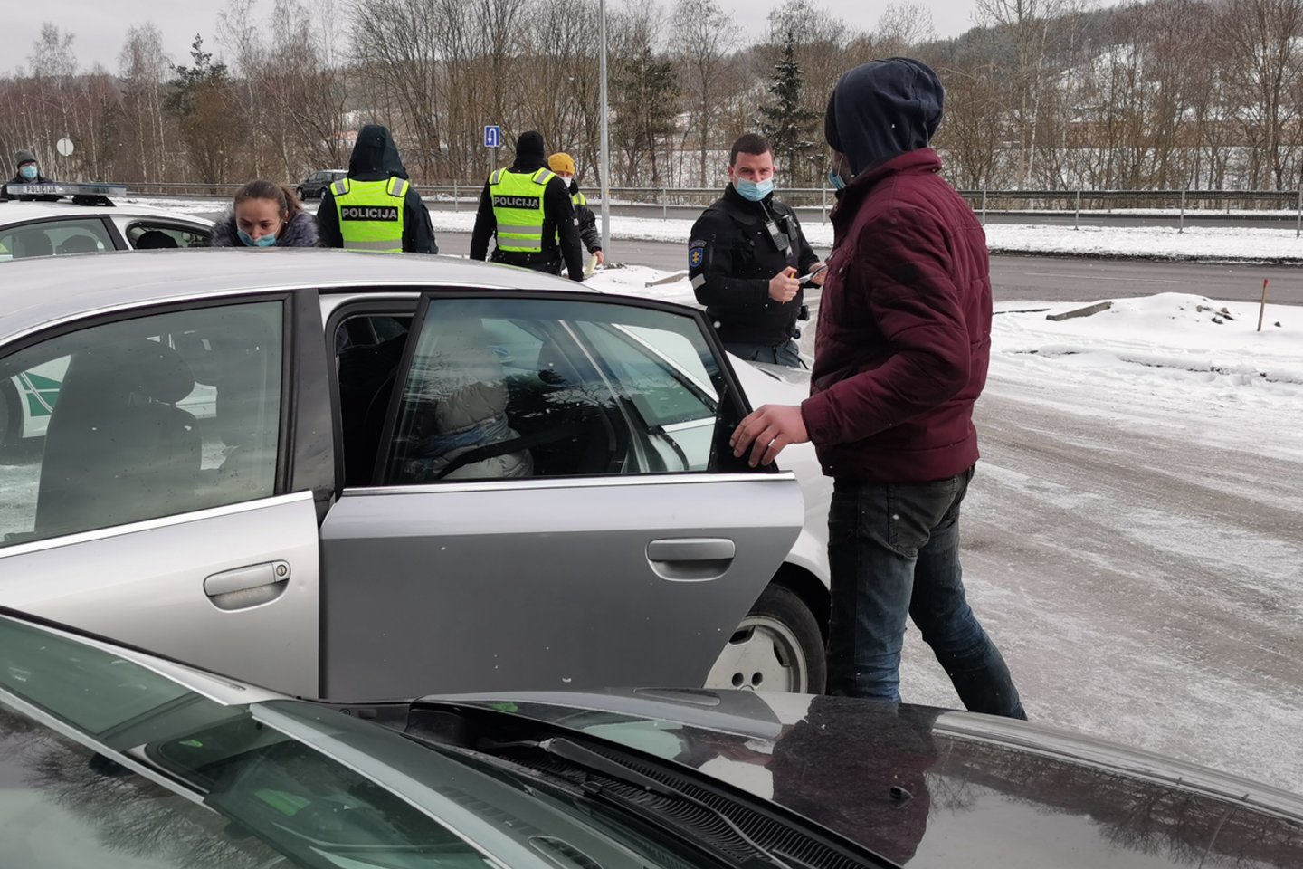  Vilniaus policijos tinkle per reidą šeštadienio rytą suspurdo 8 neblaivūs kelių ereliai. Iš viso buvo patikrinti kelli šimtai vairuotojų. <br> T.Bauro nuotr.