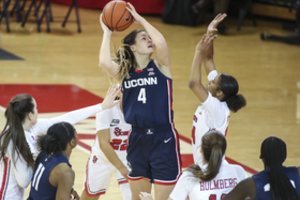 „Kovo beprotybėje“ pasipiktinimą sukėlė nelygios sąlygos moterims krepšininkėms