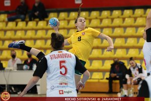 Lietuvos rankininkės pralaimėjo, bet šansus patekti į pasaulio čempionatą išlaiko