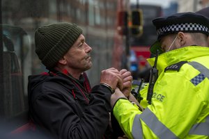 Jungtinės Karalystės policija sulaikė 36 žmones per protestą prieš suvaržymus dėl koronaviruso