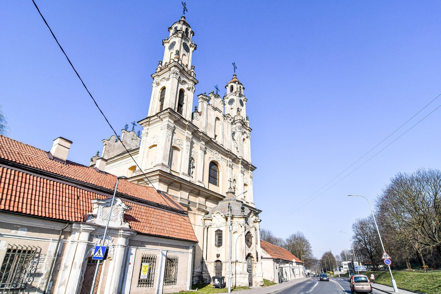 Vilniaus miesto savivaldybės administracija išdavė leidimą rekonstruoti Misionierių vienuolyno ansamblį, kurį sudaro misionierių vienuolynas ir Viešpaties Dangun Žengimo bažnyčia.<br>E.Čingos nuotr.