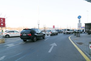 Sukčiai prisiminė seną klastingą triuką: suvaidinę eismo įvykį iš sutrikusių vairuotojų išlupa pinigus