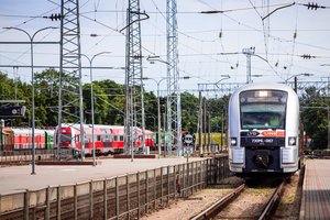 Atnaujinami traukinių ir autobusų reisai