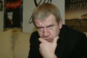 Juozas Erlickas svarsto, ar paskiepyti rusiška vakcina iškart prisijungs prie Rusijos