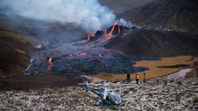 Pamatykite: Islandijoje iš 900 metų neveikusio ugnikalnio liejasi lava
