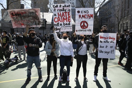 JAV miestuose vyko protestai prieš rasizmą, nukreiptą prieš azijiečius