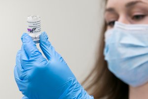 Nepanaudotos vakcinos kaupiasi 4 savivaldybėse: gresia nebegauti naujų, o užsilikusios bus perskirstytos