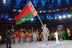 Į kampą spaudžiamas A. Lukašenkos sūnus laikosi savo: Tokijo olimpiadoje Baltarusijos sportininkai žygiuos su savo vėliava