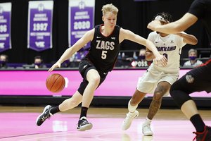 Martynas Arlauskas su komandos draugais žengė antrą žingsnį NCAA trofėjaus link