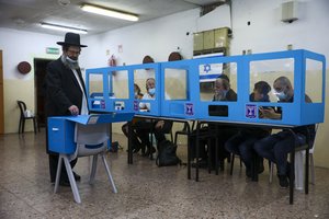 Izraelyje ketvirtą kartą per dvejus metus vyksta parlamento rinkimai