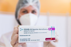 JAV tarnybos: į „AstraZeneca“ vakcinos bandymus galėjo būti įtraukti „pasenę“ duomenys