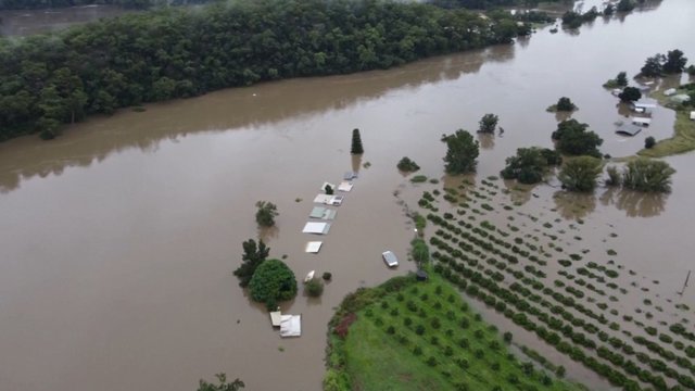 Australijoje per „katastrofiškus“ potvynius dislokuoti gelbėjimo sraigtasparniai