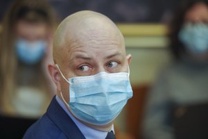 A. Veryga sako, kad dėl laiku neatlaisvinto karantino laukia rimtos problemos