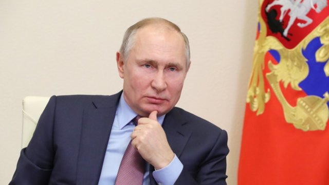 Kremlius užtikrino: V. Putinas viešai nesiskiepys, nemėgsta to daryti prieš kameras