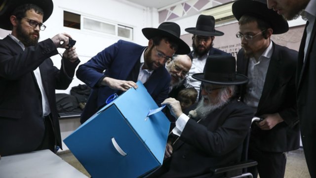 Izraelis niekaip neapsisprendžia: prasidėjo balsavimas ketvirtuose rinkimuose per pastaruosius dvejus metus