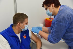 Vakcina – verta nuodėmės? Tvarką pažeidęs Šalčininkų rajono meras paaiškino, kodėl taip pasielgė