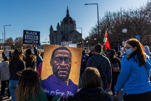 Dėl G. Floydo mirties kaltinamo JAV policininko byloje paskirti prisiekusieji