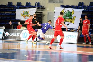 Pirmosios salės futbolo finalo rungtynės pasibaigė dramatiškomis lygiosiomis