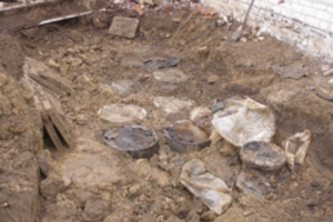 Taršos šaltinis Salantuose likviduotas: po žeme aptiktos talpyklos su tūkstančiais litrų naftos produktų