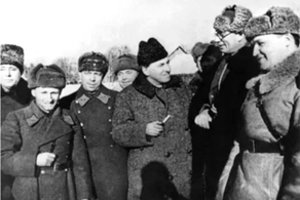 Vlasovas nusprendė veržtis iš pelkių pragaro: rezultatas – musių debesys, zvimbiantys virš tūkstančių lavonų