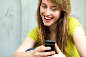 Internete pirmąją meilę sutikusi paauglė neįtarė, kokią klastą slepia jo meilūs žodžiai