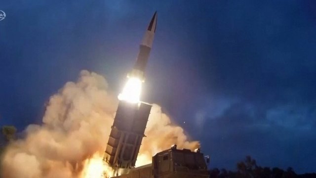 Šiaurės Korėja paleido dvi numanomas balistines raketas, nukritusias į Japonijos jūrą