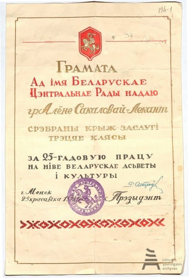 Baltarusijos Centrinės Rados Prezidento Radoslavo Ostrovskio raštas dėl Alenos Sakalovos-Lekant apdovanojimo 3-ojo laipsnio sidabriniu nuopelnų kryžiumi. 1944 m. balandžio 25 d. Originalas.<br> LYA nuotr.