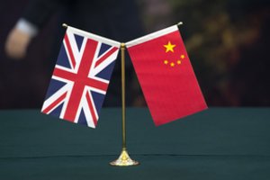 Atsakydama į spaudimą dėl Sindziango, Kinija paskelbė sankcijas Jungtinės Karalystės piliečiams