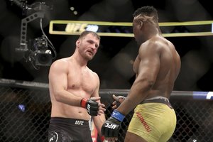 UFC narve – sunkiasvorių kova dėl titulo ir M. Bukausko sugrįžimas