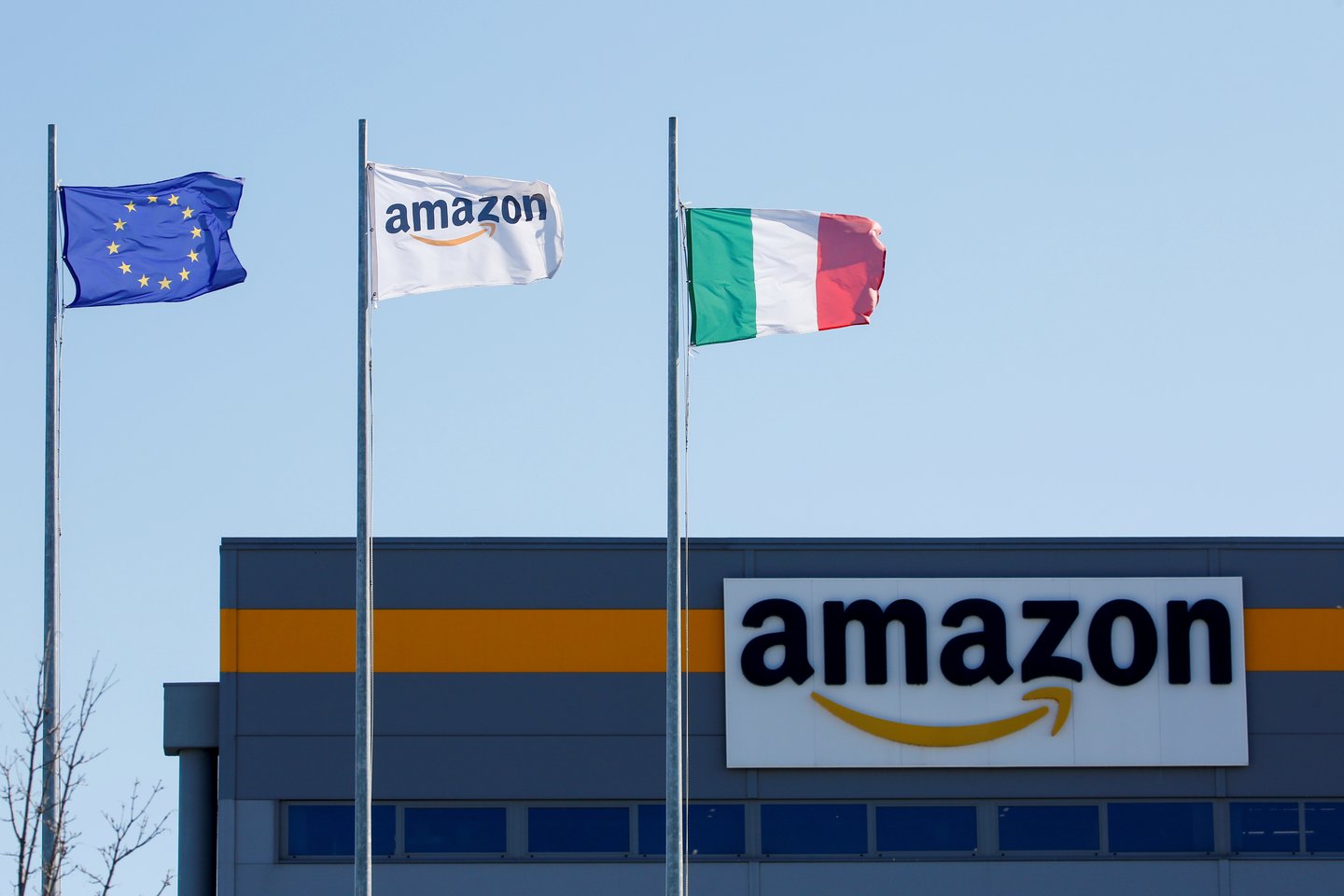 Italijoje – logistikos centro streikai, bet „Amazon“ jau kalba apie plėtrą Vokietijoje.<br>„Reuters/Scanpix“ nuotr.