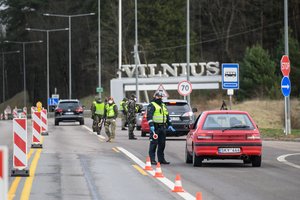 Policija paaiškino, kaip vyks judėjimo patikros: prie visų įvažiavimų – kontrolės postai, stabdyti gali ir savivaldybės viduje