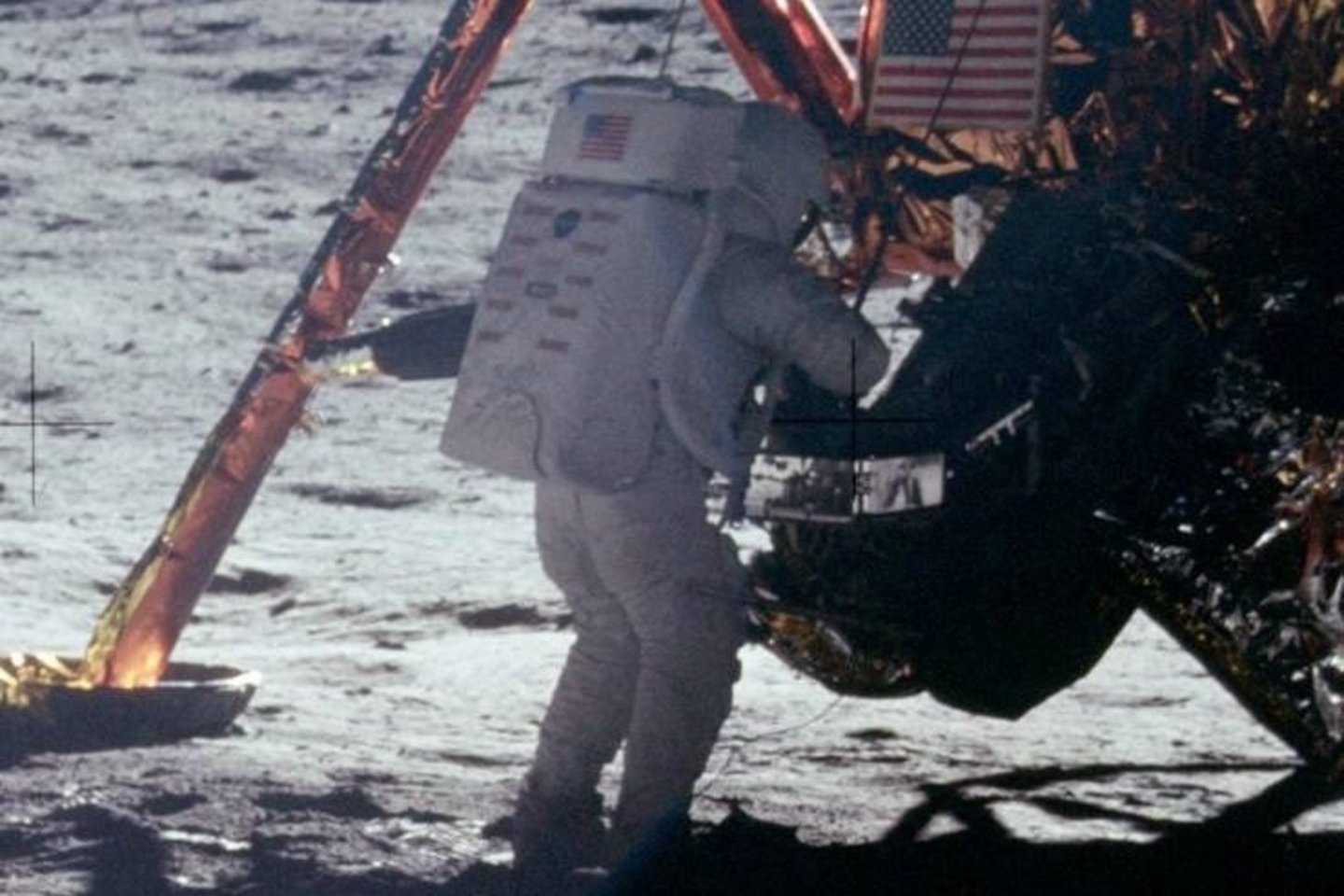  Tyrinėjant Mėnulį, N.Armstrongo širdies ritmas buvo dar didesnis nei nusileidimo metu.<br> NASA nuotr.