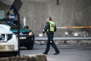 Galite sulaukti policijos skambučio į duris: susibūrimus vaikys stebėdami balkonus, išgirdę garsią muziką