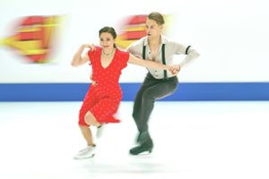 Fokstroto ir kvikstepo ritmu į finalą: A. Reed ir S. Ambrulevičiaus šokis ant ledo neprivertė net sudvejoti