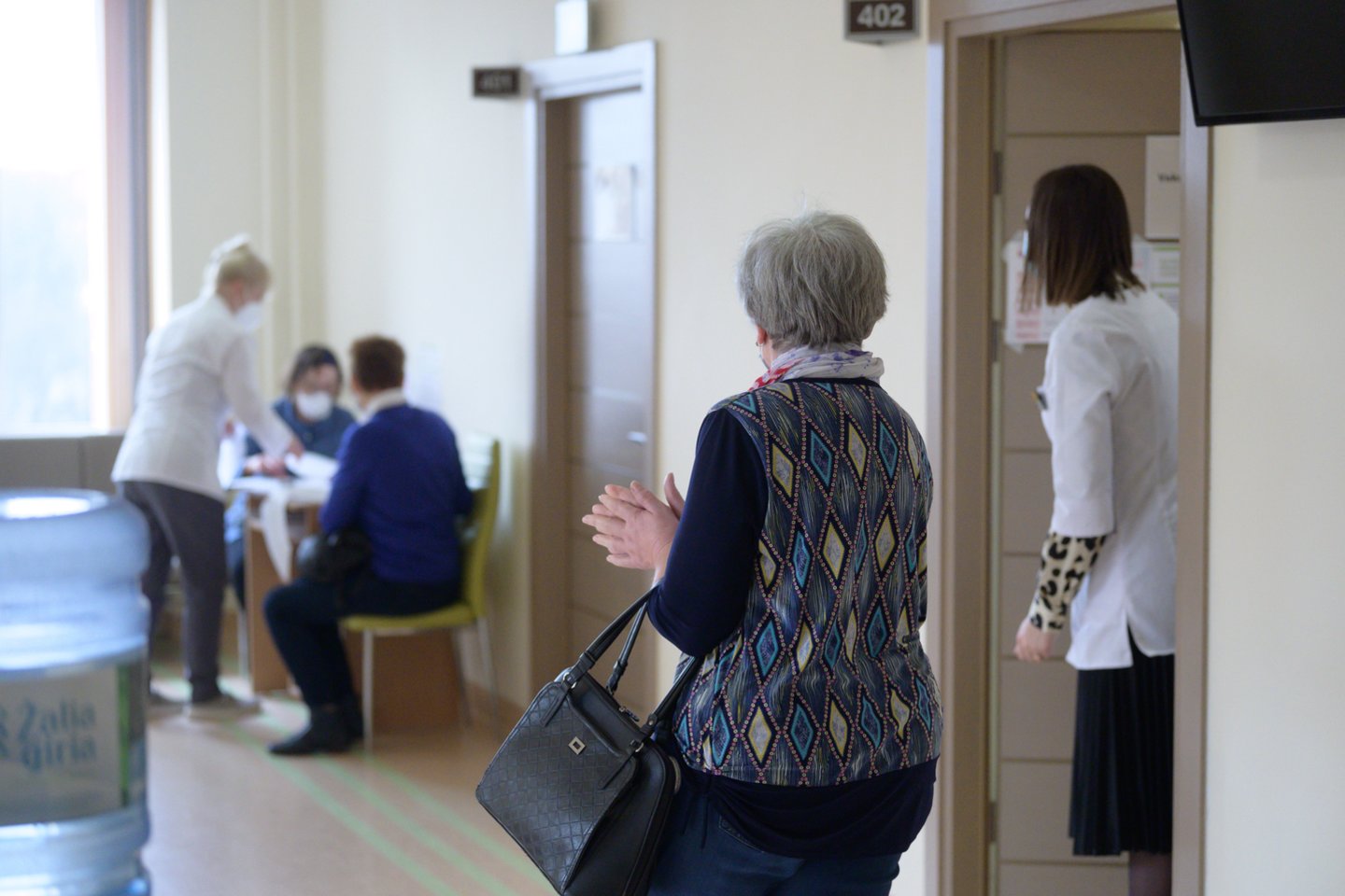 Penktadienį Vilniaus Karoliniškių poliklinikoje be registracijos gali pasiskiepyti visi senjorai vyresni nei 65 metų. <br>V.Skaraičio nuotr.