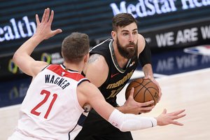 Intriguojančiame mūšyje su NBA lyderiu J. Valančiūnas su „Grizzlies“ krito po lemiamo nepataikyto metimo