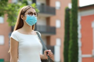  Išsiaiškino, ar akiniai gali apsaugoti nuo užsikrėtimo COVID-19