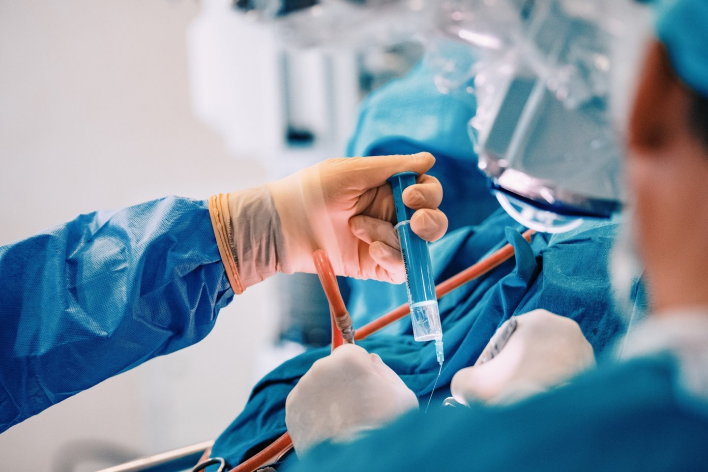 Gavus artimųjų sutikimą paaukoti velionio organus, gydytojai nustatė, kad transplantacijoms tinkami donoro inkstai ir ragenos.<br>Kauno klinikų nuotr.