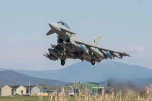 Italai pademonstravo, kaip veikia naikintuvo „Eurofighter“ „žvėries režimas“