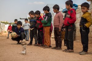 Pasaulis raginamas paaukoti Sirijai, kur karas įžengė į antrą dešimtmetį