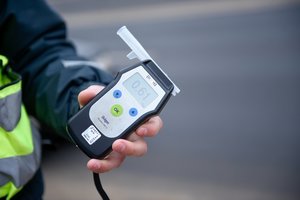 Pirmadienio rytą per reidą įkliuvo ne vienas girtuoklis: vienas dievagojosi tik suvalgęs bandelę ir išgėręs kefyro