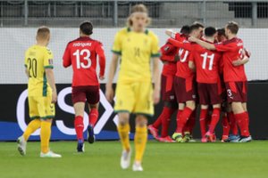 Šveicarijos žiniasklaida grožėjosi ne futbolu, bet virš stadiono švietusiu mėnuliu