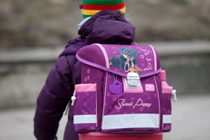 Pradinukus į klases grąžinusios mokyklos teigia virusą valdančios, tuo metu dalies abiturientų „gyvos“ konsultacijos nesuvilioja