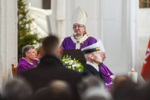 Vatikanas už lytinio išnaudojimo dangstymą nubaudė du lenkų vyskupus