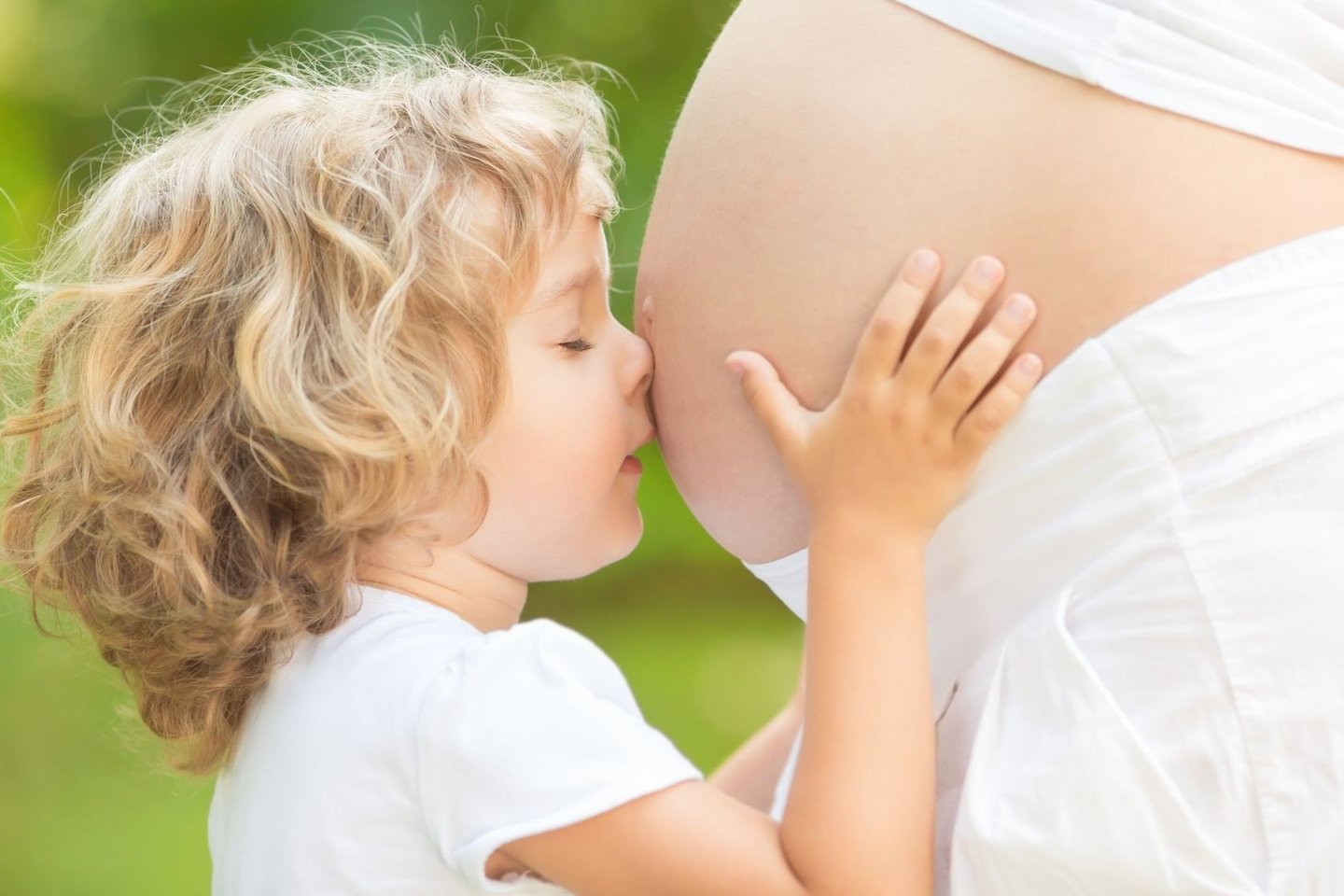 Kiekvienos moters organizmas į pokyčius nėštumo metu reaguoja skirtingai, bet daugiavaisis nėštumas, didelis kūdikis, genetiniai veiksniai gali lemti kur kas didesnį pilvo raumenų prasiskyrimą.<br>123rf nuotr.