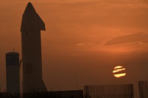 „SpaceX“ erdvėlaivio „Starship“ prototipo bandymas atidėtas iki antradienio