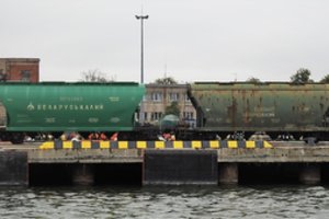 Rusai savo uoste statys terminalą Baltarusijos trąšoms perkrauti: „Norime jai padėti“