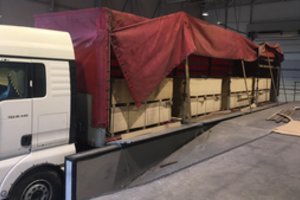 Muitininkai sulaikė du vilkikus, vežusius 2,6 mln. eurų vertės kontrabandą