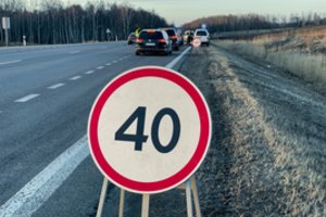 Policija jau ramina aistras: į sutuoktinio giminaičio laidotuves vykstantieji nebus apgręžiami