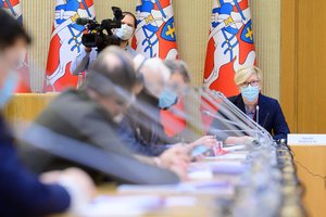 I. Šimonytė – apie judėjimo ribojimų likimą po Velykų: svarsto, kad laisvai kirsti savivaldybių ribas galėtų ir pasiskiepiję